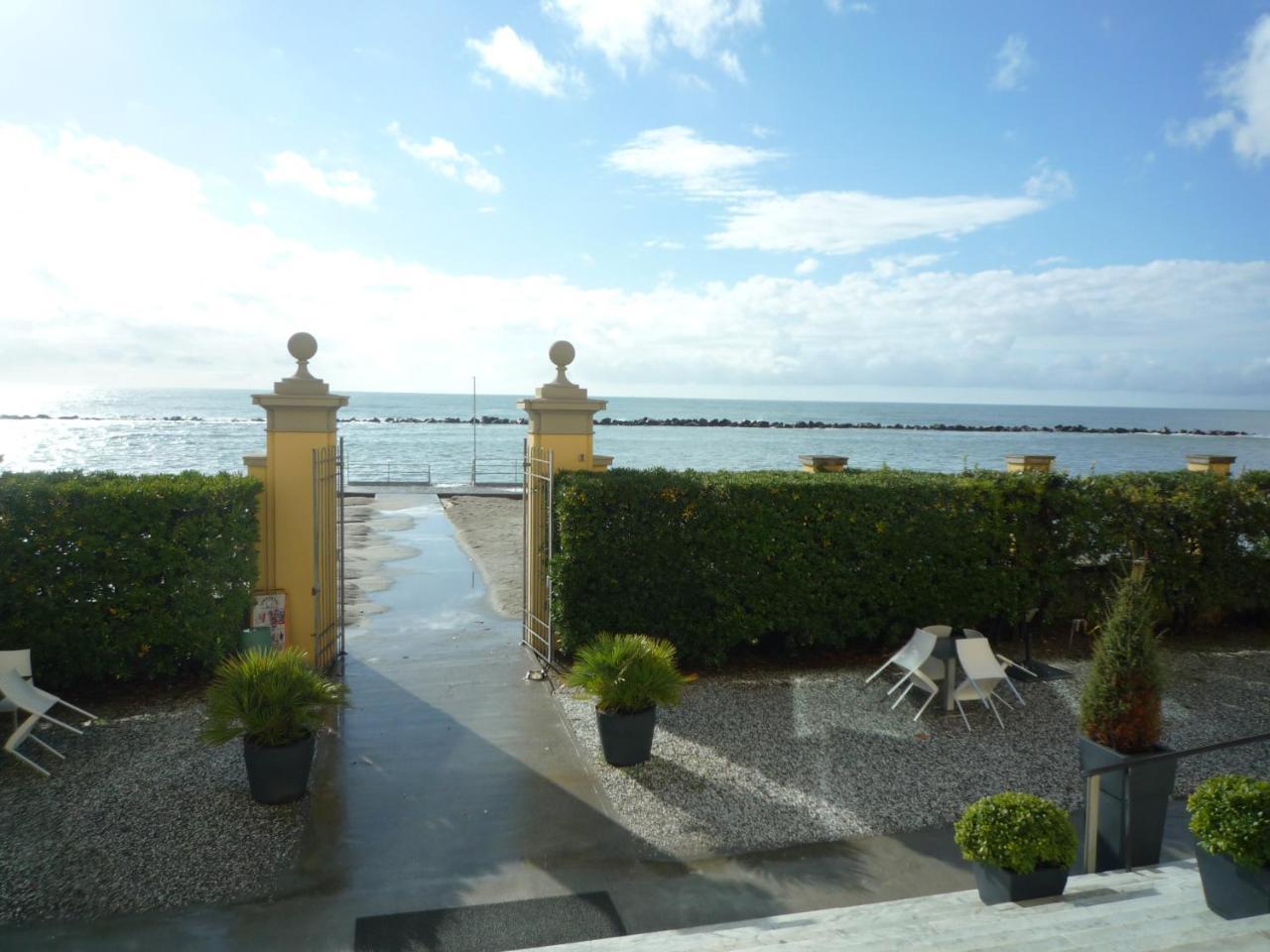 Hotel Casa F.A.C.I Marina di Massa Exterior foto