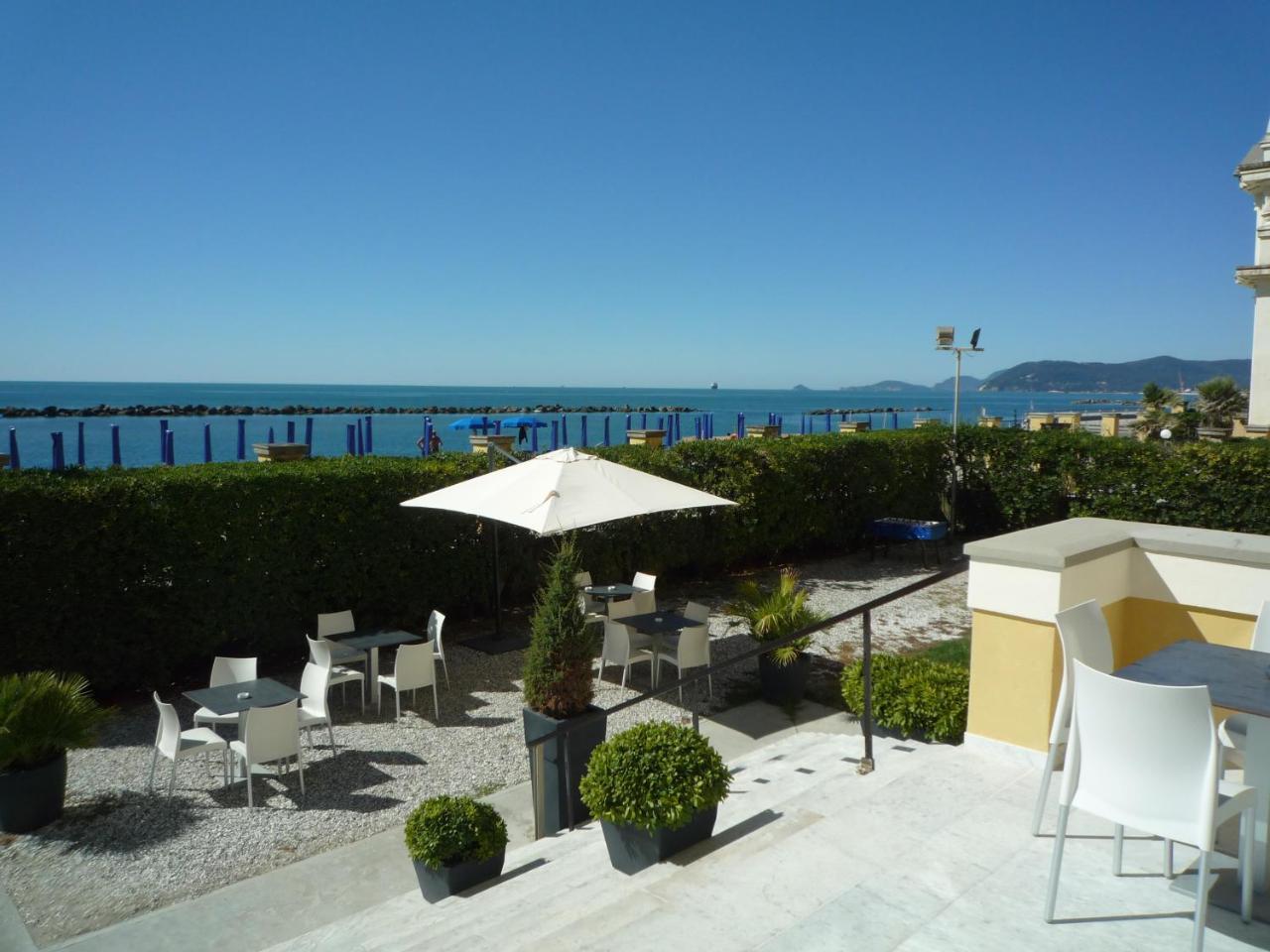 Hotel Casa F.A.C.I Marina di Massa Exterior foto