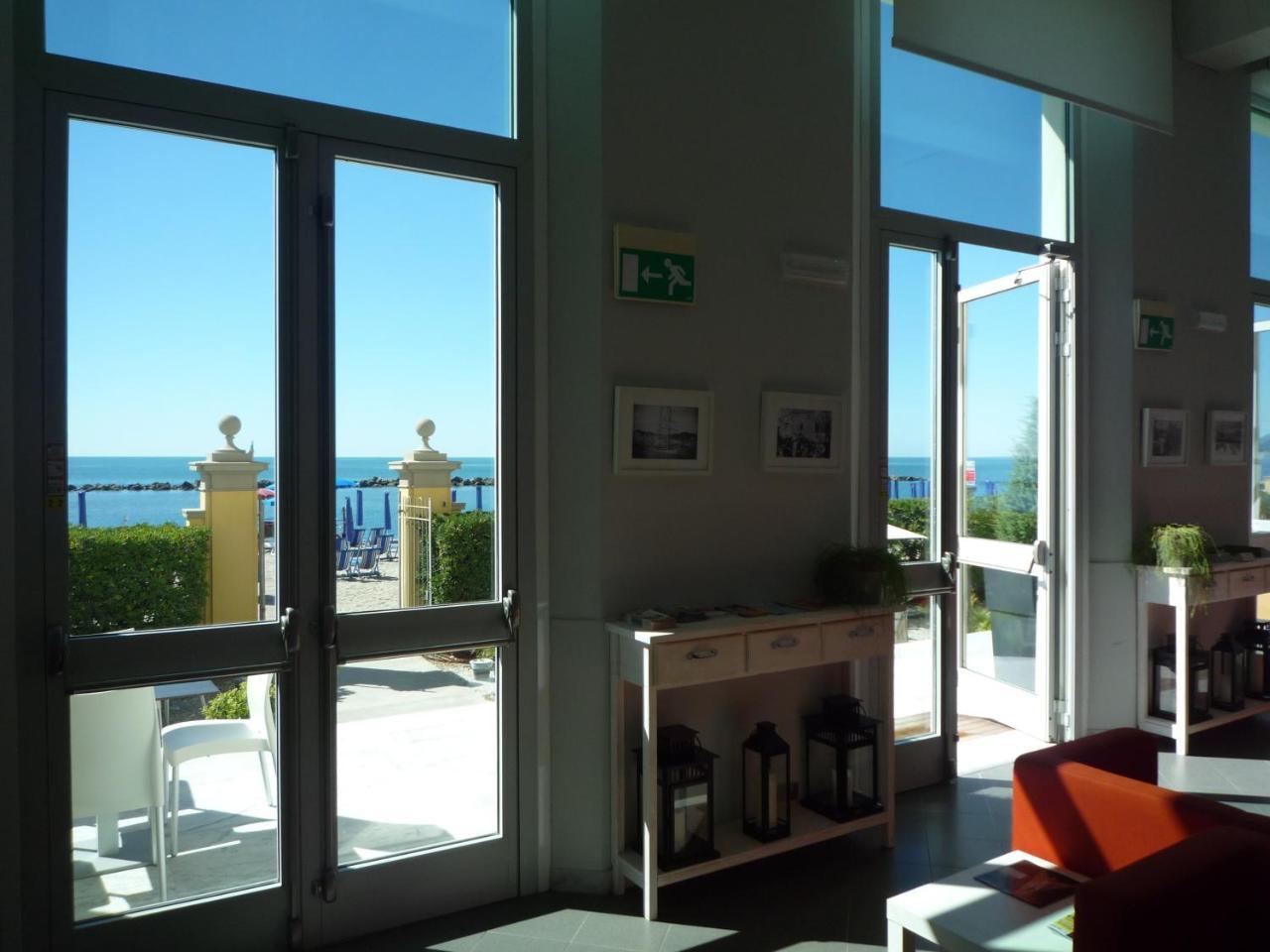 Hotel Casa F.A.C.I Marina di Massa Exterior foto