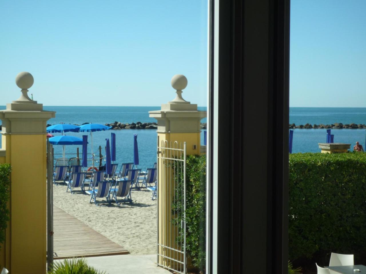 Hotel Casa F.A.C.I Marina di Massa Exterior foto